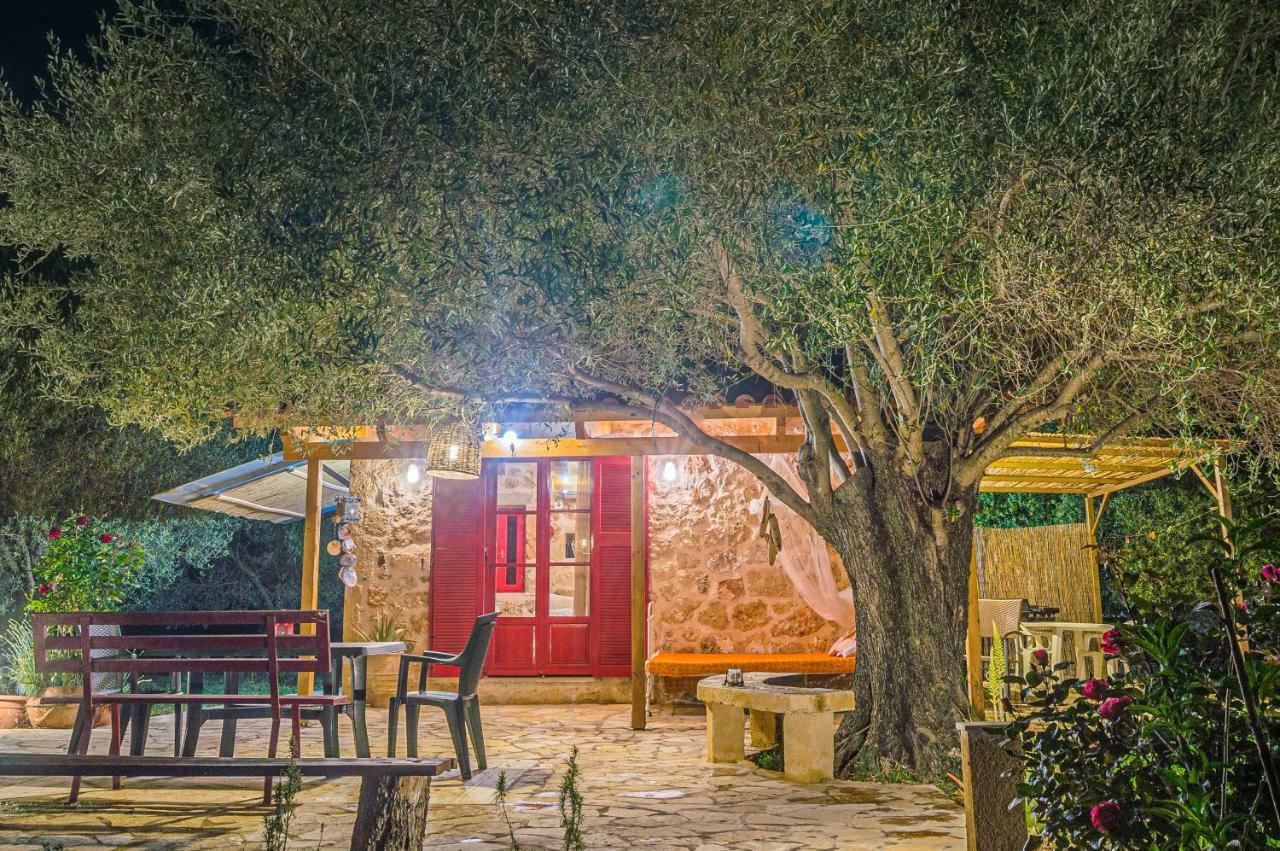 Villa Dreamy Stone House Pesádha Esterno foto